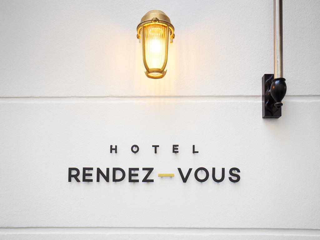 巴蒂尼奧勒浪漫约会酒店 巴黎 外观 照片